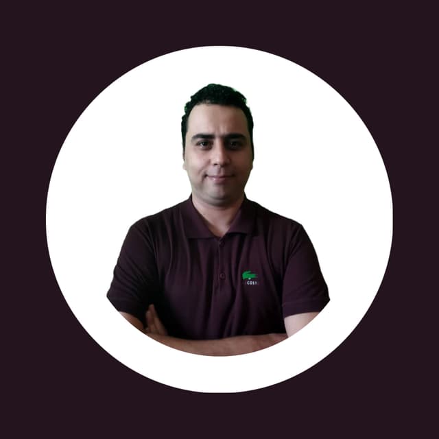 Esfandiar – Founder & Data Analyst